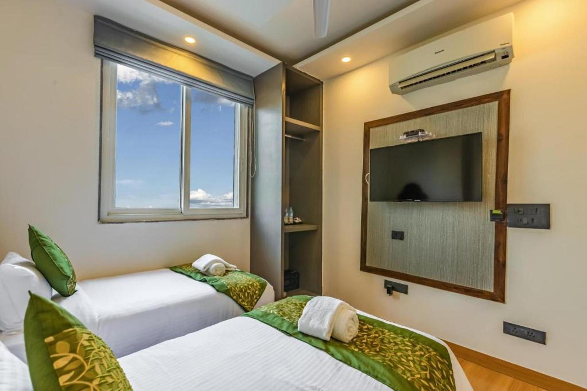 Hotel Mayur At Cr Park Nueva Delhi Exterior foto